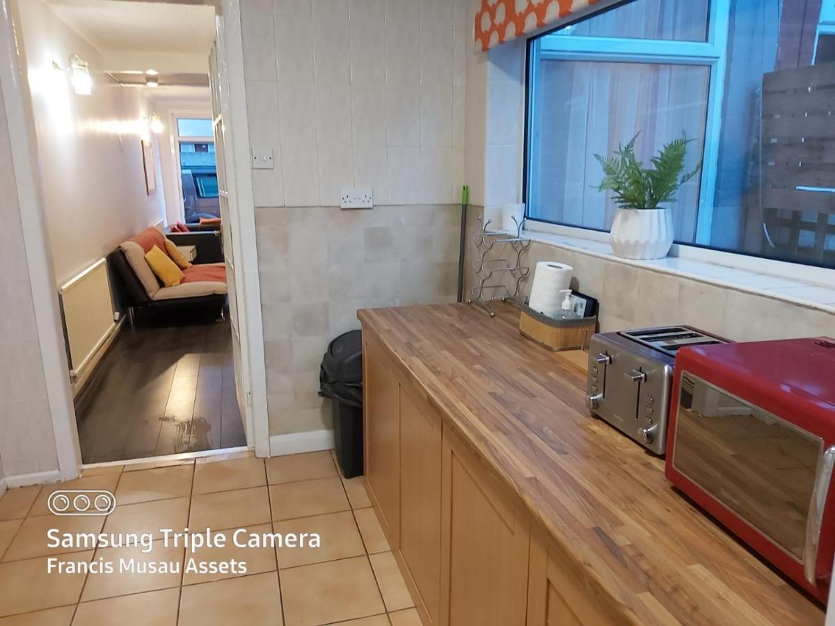 Garden City House - Huku Kwetu - Spacious 2 Bedroom House In Quiet Location -Notts- Affordable And Suitable For Group Business Travellers 诺丁汉 外观 照片
